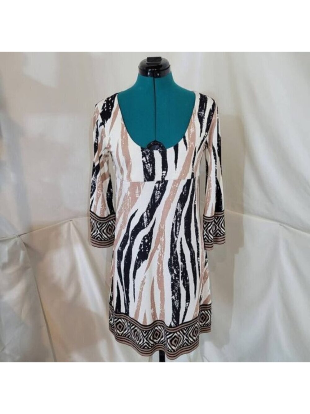 Diane Von Furstenberg Vintage Laetitia Silk Dress Animal Print in Neutral Tones - Picture 2 of 10